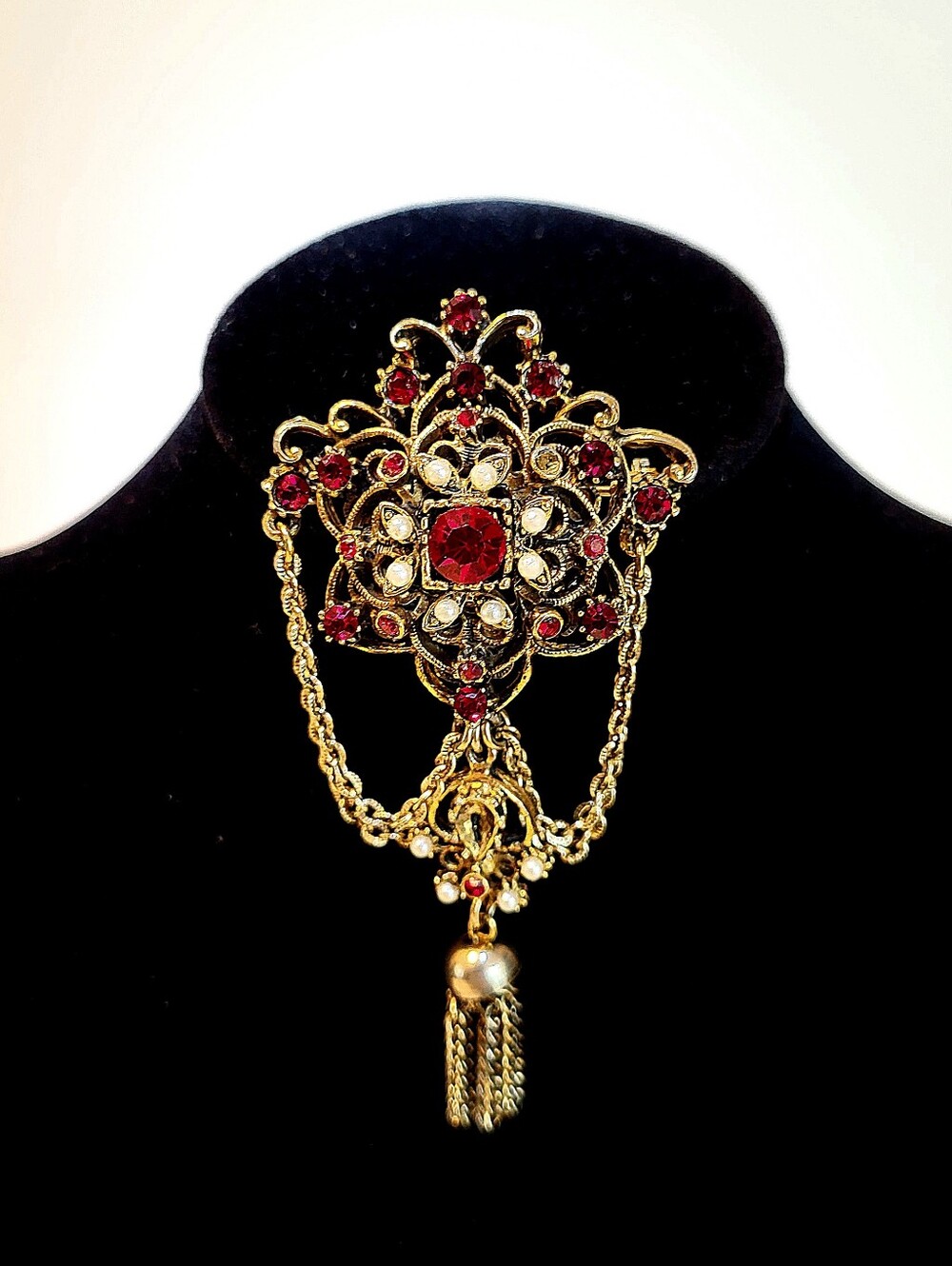 Vintage-Inspired Gold and Red Floral Pendant Brooch Necklace